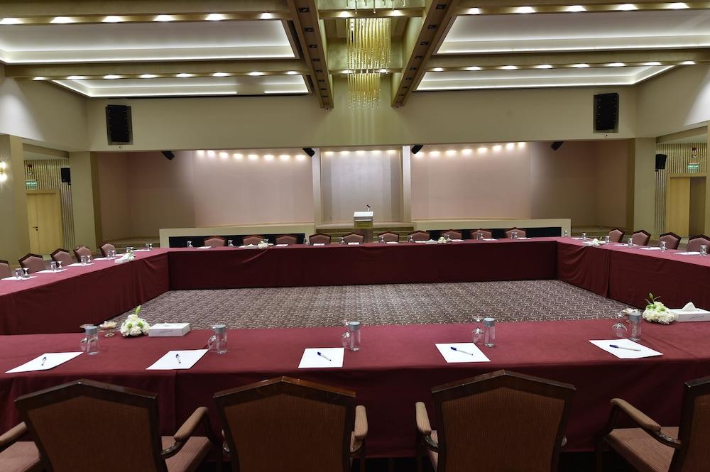 Carlton Al Moaibed Hotel Dammam Zewnętrze zdjęcie The conference room of the European University