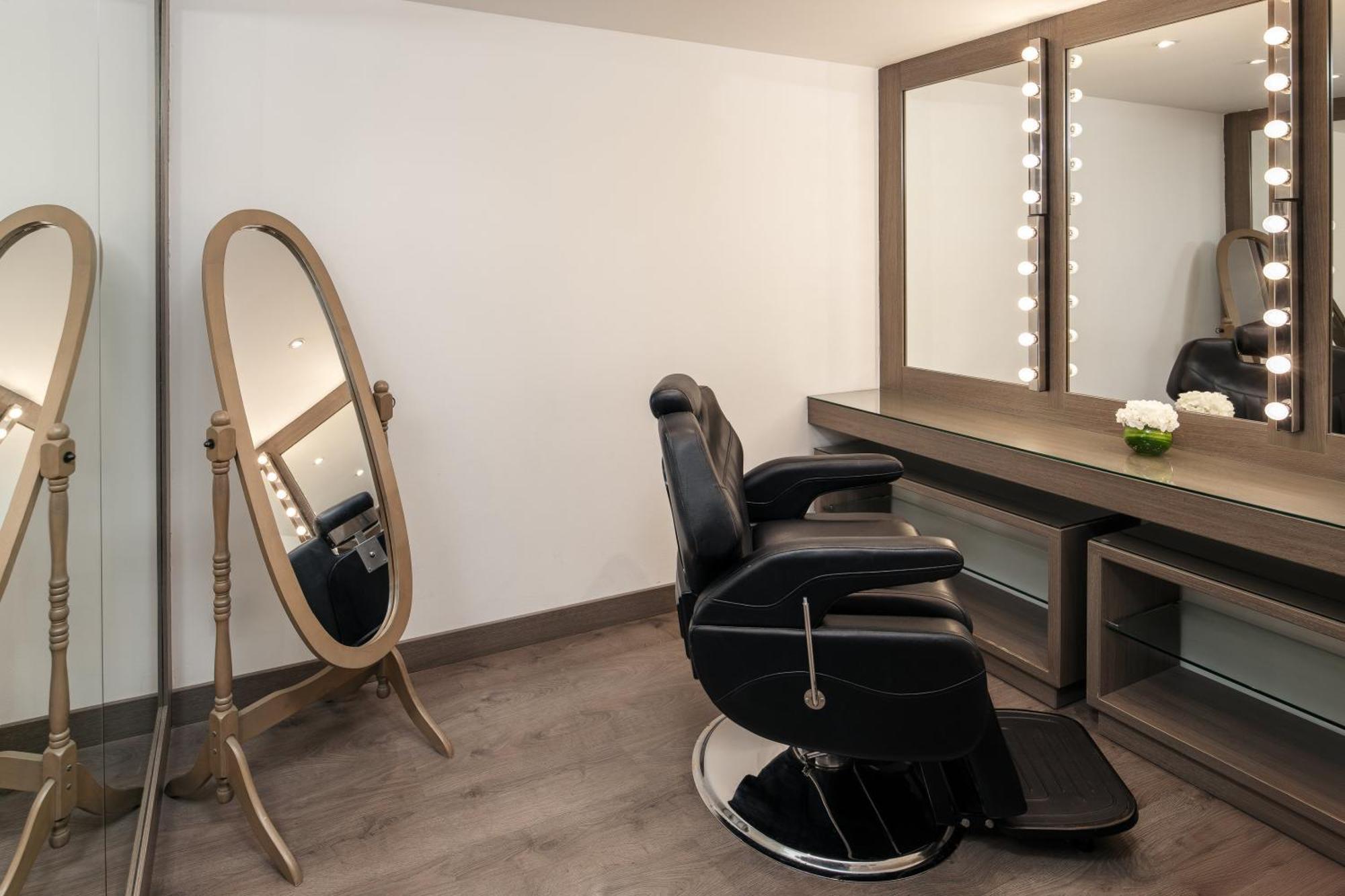 Carlton Al Moaibed Hotel Dammam Zewnętrze zdjęcie The salon's interior